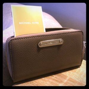 Michales kors zipper wallet